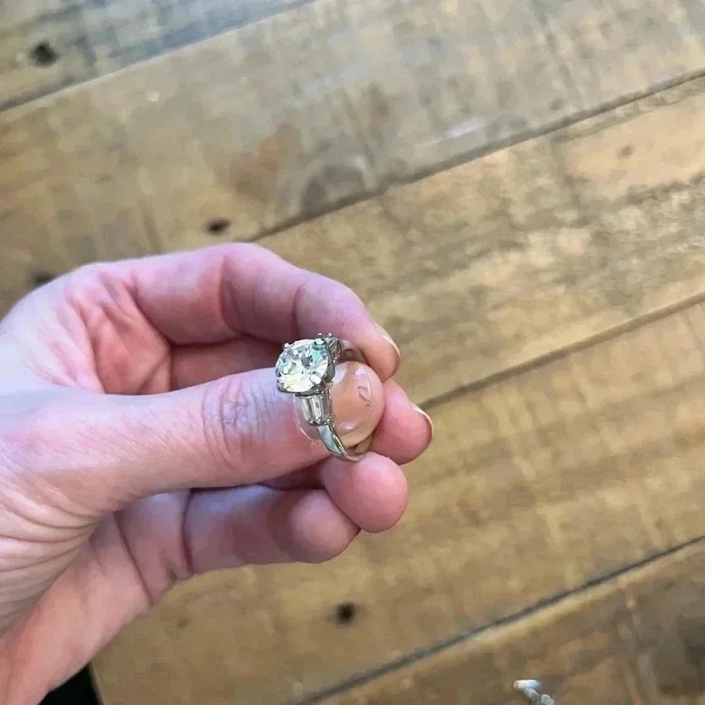 Pretty Ring (Cosmetic Jewelry) - Picture 3 of 3